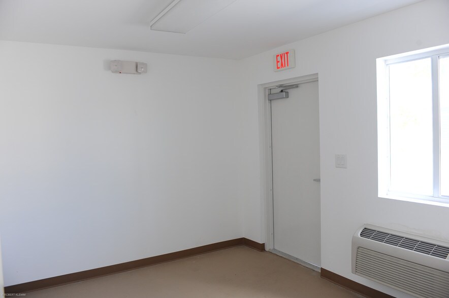 More Photos Of 9802 NW 80th Ave, Hialeah Warehouse For Lease