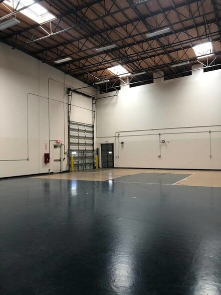 More Photos Of 20100-20200 S Western Ave, Torrance Warehouse For Lease