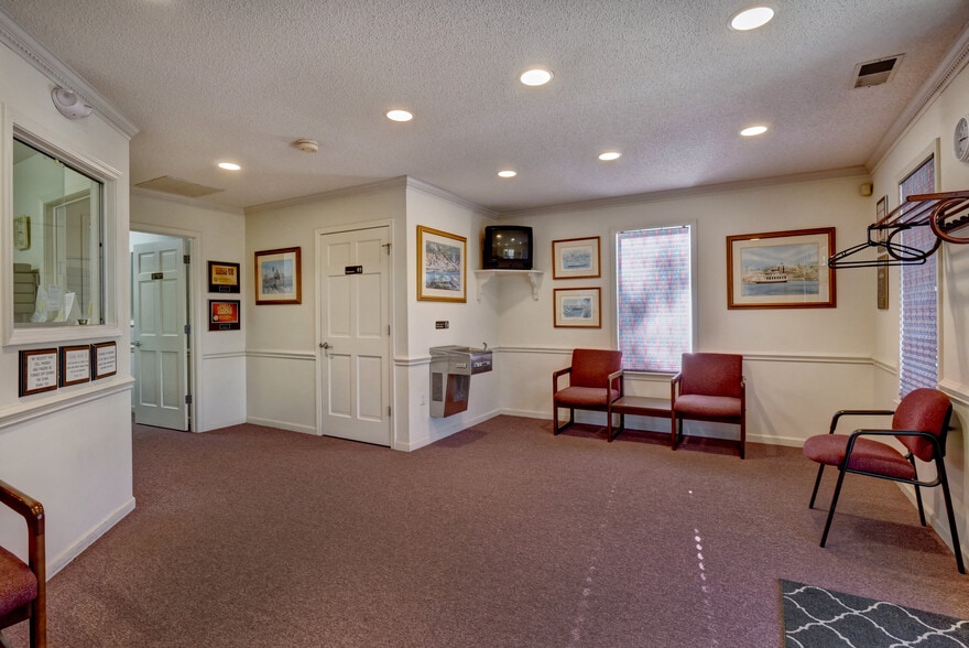 More Photos Of 14 Medical Center Dr SW, Supply Medical For Sale