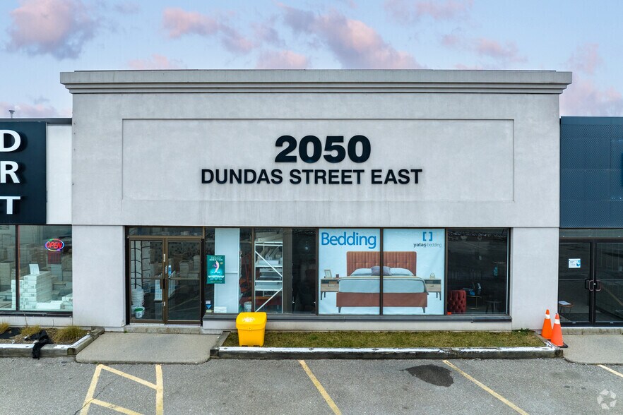 More Photos Of 2050 Dundas St E, Mississauga Freestanding For Lease