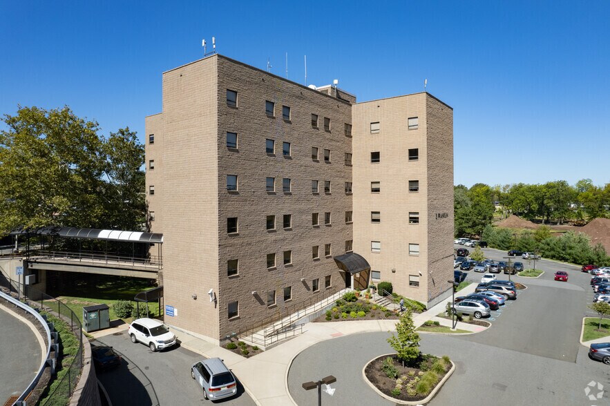 More Photos Of 5 Franklin Ave, Belleville Medical For Lease