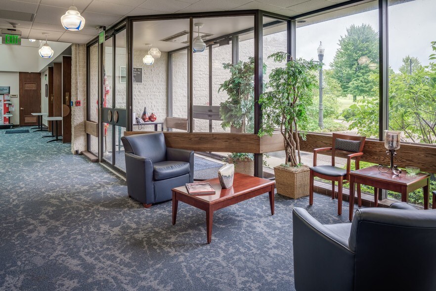 More Photos Of 3825 Columbus Rd, Granville Loft Creative Space For Lease