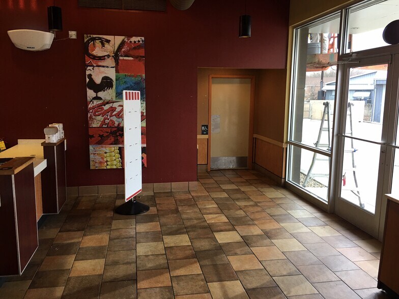 More Photos Of 800 W Walnut St, Watseka Fast Food For Lease
