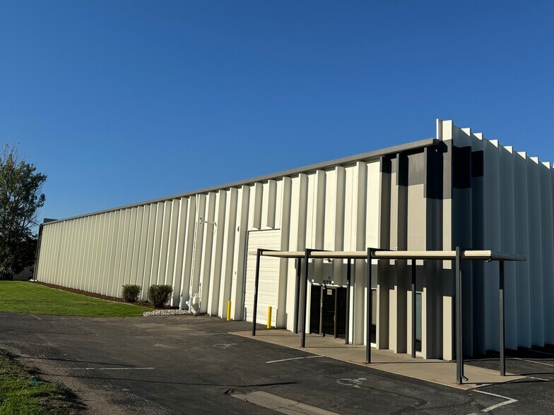 More Photos Of 5775 Monaco St, Commerce City Manufacturing For Lease
