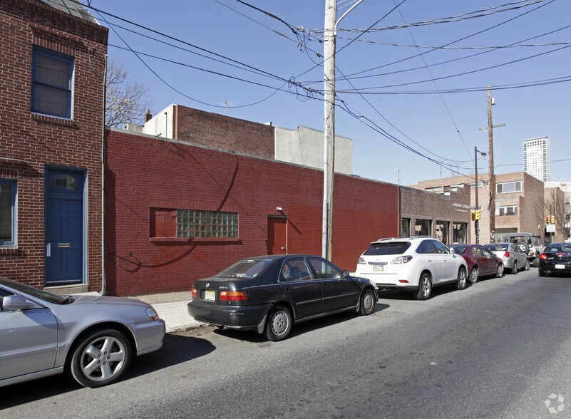 More Photos Of 700-702 South St, Philadelphia Storefront For Lease