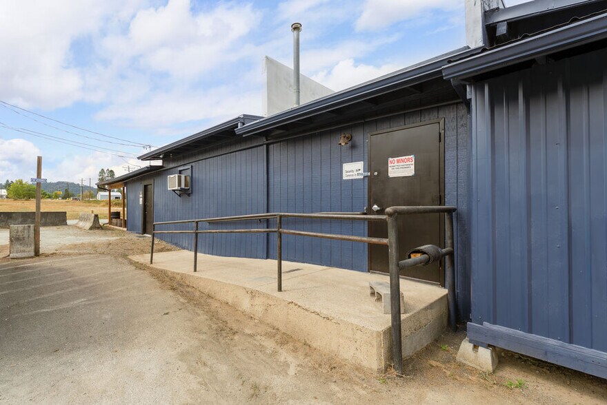 More Photos Of 172 S Old Pacific Hwy, Myrtle Creek Bar For Sale