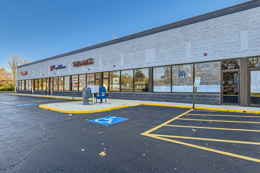 More Photos Of 1201-1231 S Main St, Algonquin Unknown For Lease