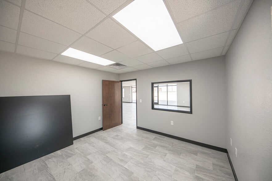 More Photos Of 16571 W Basin S, Odessa Warehouse For Sale