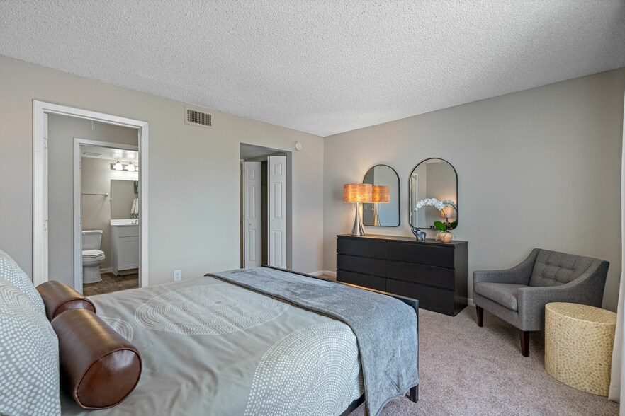 More Photos Of 2148 54th Ave S, Saint Petersburg Apartments For Sale