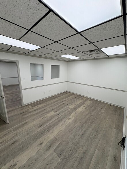 More Photos Of 363 W Main St, Hendersonville Flex For Lease