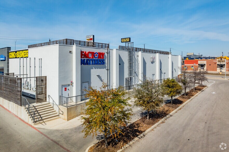 More Photos Of 21918 US 281, San Antonio Freestanding For Sale