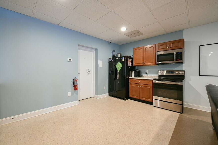 More Photos Of 570-572 Boston Post Rd, Milford Storefront Retail Office For Sale