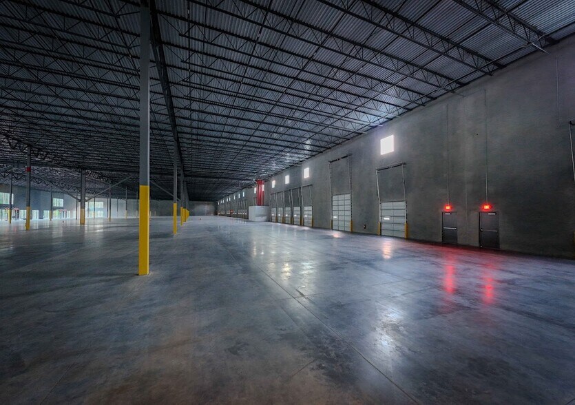 More Photos Of 5720 Trade Dr, Alpharetta Warehouse For Lease