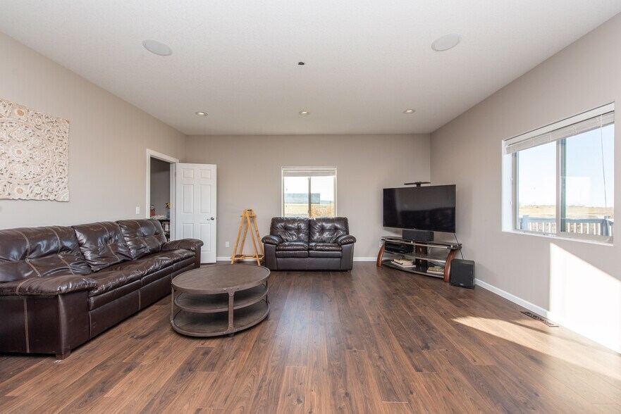 More Photos Of 13603 38th St SW, Belfield Flex For Lease