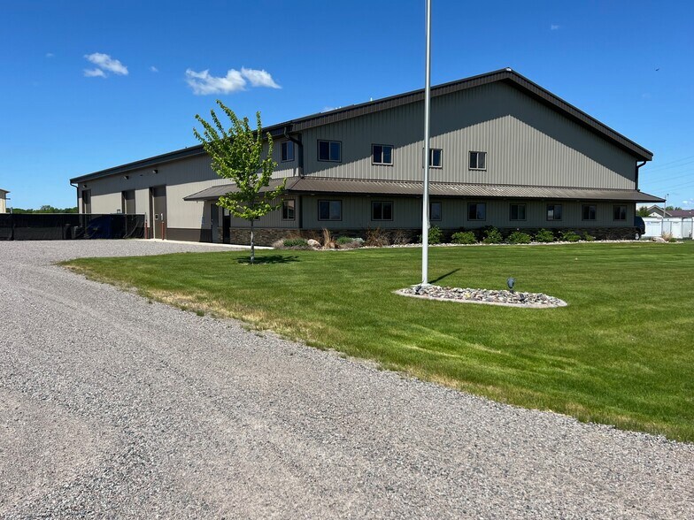 Primary Photo Of 20021 Edison Cir, Clearwater Warehouse For Lease