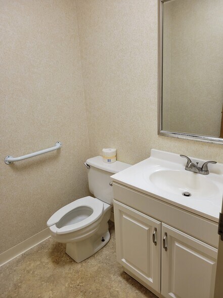 More Photos Of 180 White Rd, Little Silver Medical For Lease