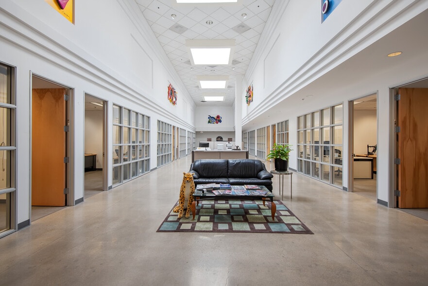 More Photos Of 31280 Oak Crest Dr, Westlake Village Research And Development For Lease