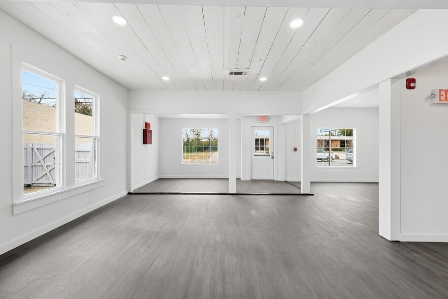 More Photos Of 516 N Locust St, Denton Daycare Center For Lease