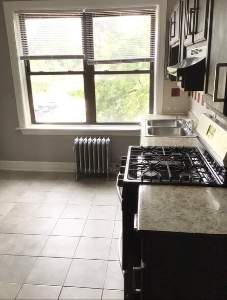 More Photos Of 7646 S Ingleside Ave, Chicago Apartments For Sale