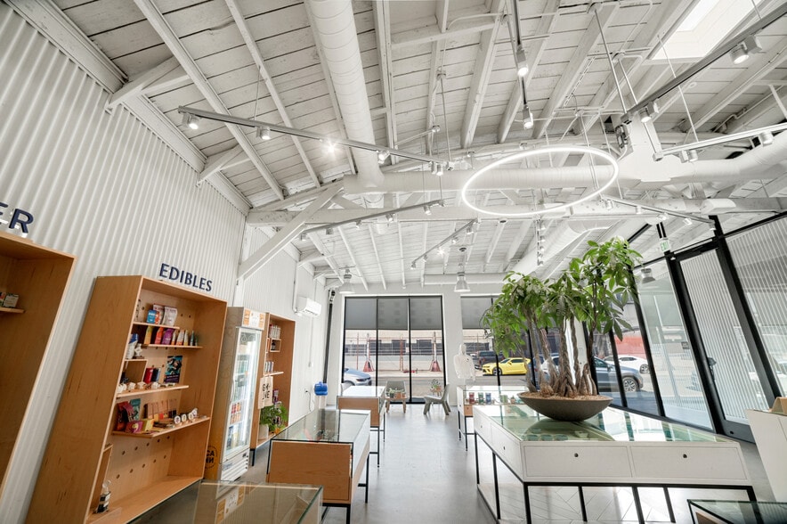 More Photos Of 614 S Mateo St, Los Angeles Storefront For Lease