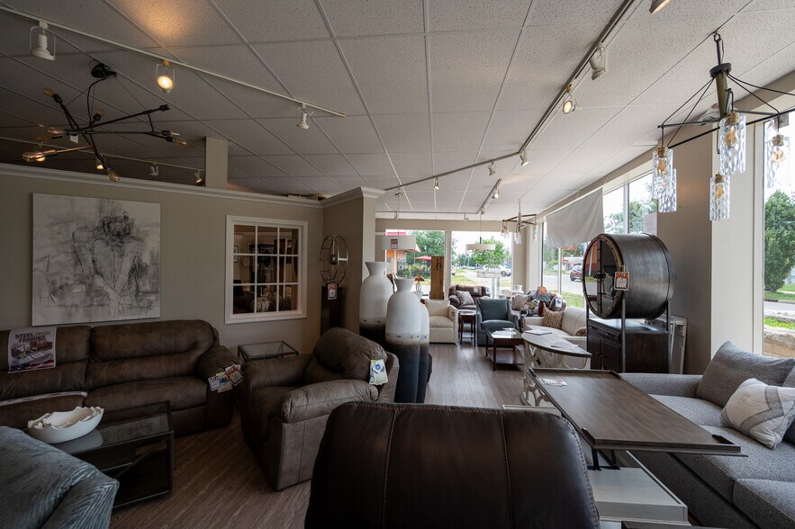 More Photos Of 515 S Walnut St, Bloomington Storefront For Sale