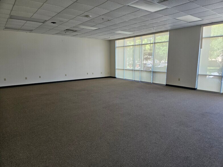 More Photos Of 303 S Water St, Henderson Office For Sale