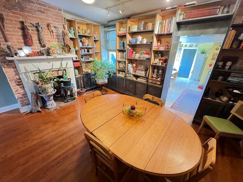 More Photos Of 1438-1442 Light St, Baltimore Showroom For Sale