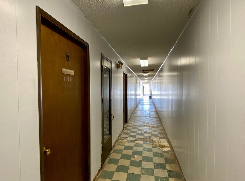 More Photos Of 252 W Main St, Delta General Retail For Sale