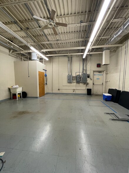 More Photos Of 921 W 7th St, Frederick Unknown For Lease