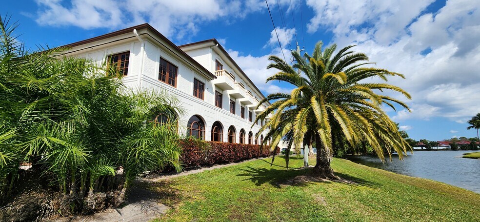 More Photos Of 13515 Bell Tower Dr, Fort Myers Medical For Lease