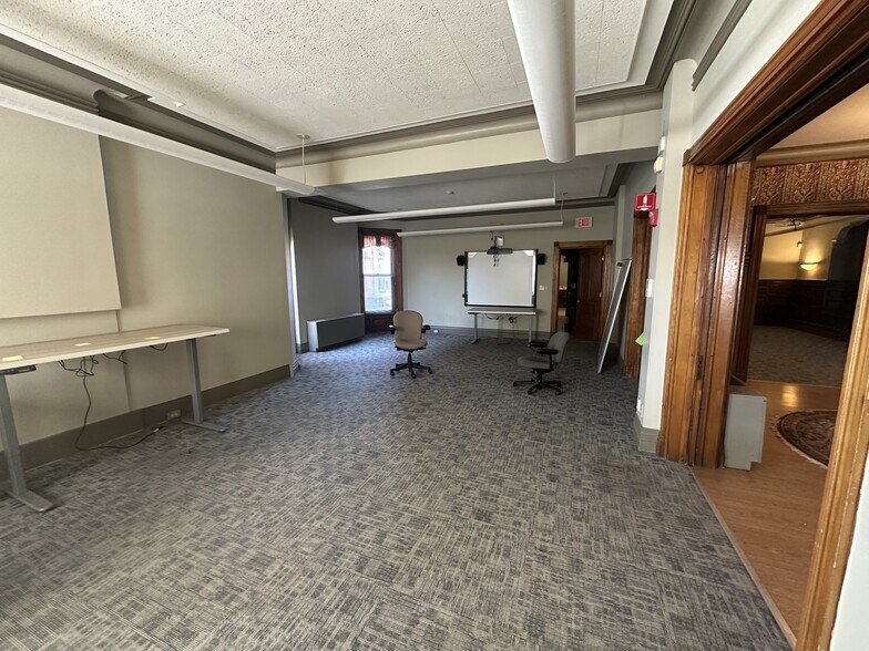 More Photos Of 1160 Main St, Buffalo Office For Sale