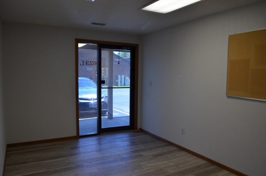 More Photos Of 623 Park Meadow Rd, Westerville Office For Lease