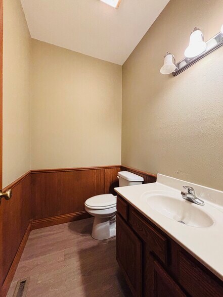 More Photos Of 1629 Harding Blvd, Cotter Medical For Sale