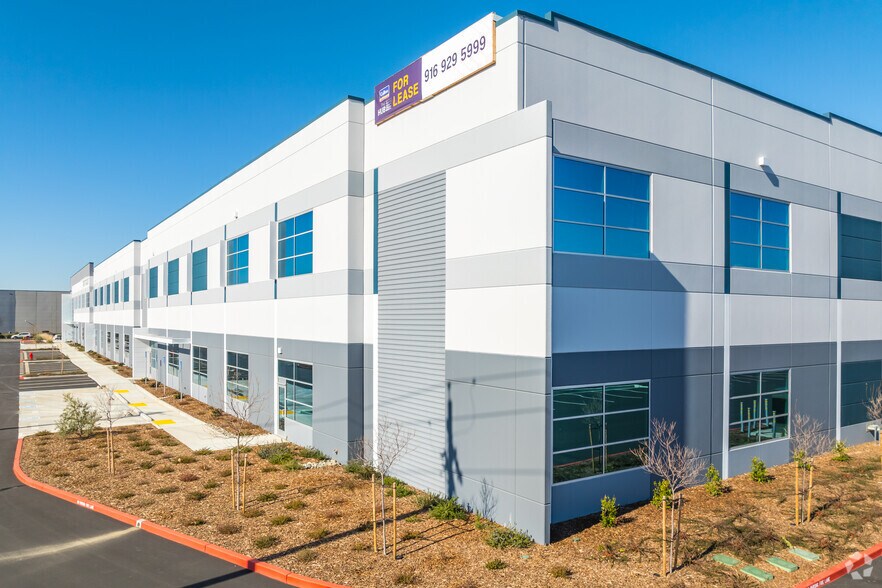 More Photos Of 3808 Faraday Ave, Davis Distribution For Lease