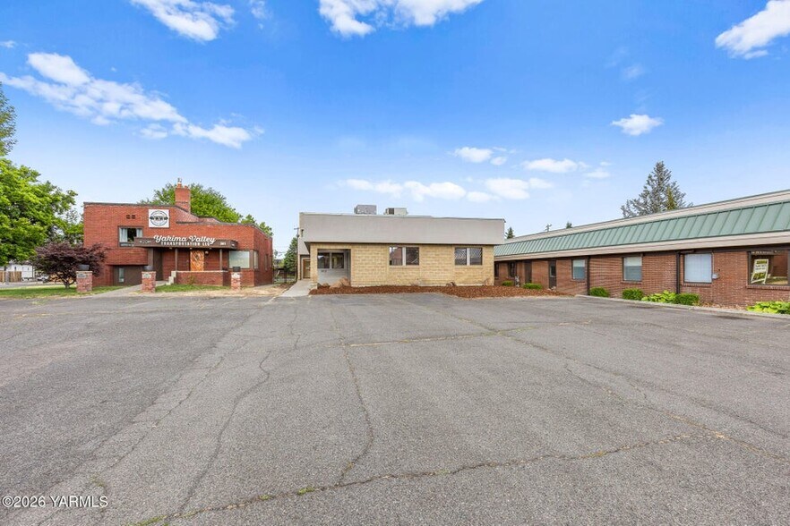 More Photos Of 303 S 12th Ave, Yakima Medical For Sale
