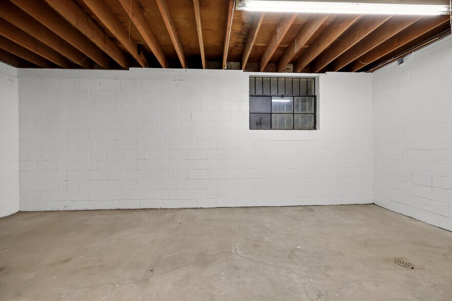 More Photos Of 937 Winchester Rd, Lexington Storefront For Lease