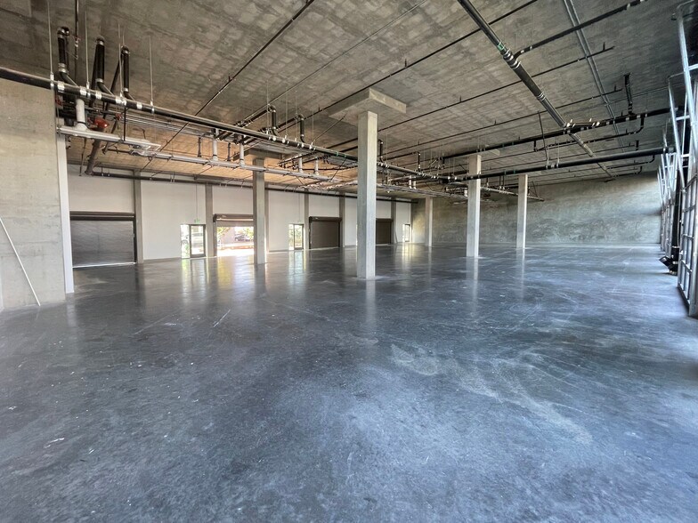 More Photos Of 2121 Wood St, Oakland Flex For Lease