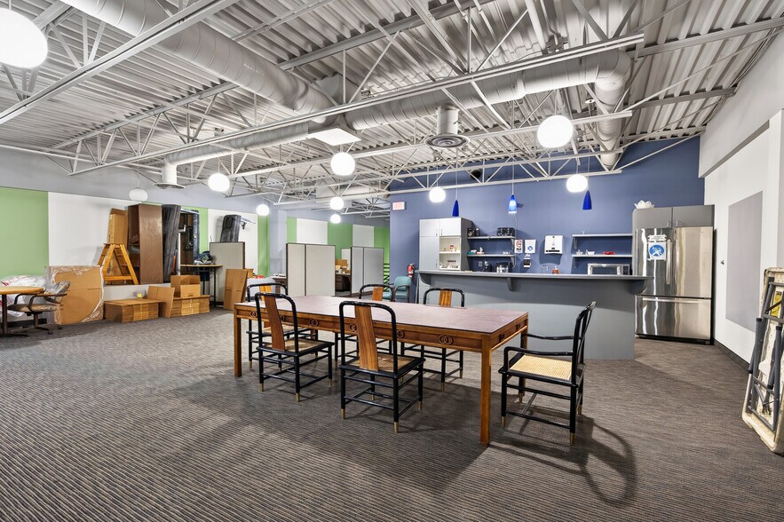 More Photos Of 521-563 Phalen Blvd, Saint Paul Coworking Space
