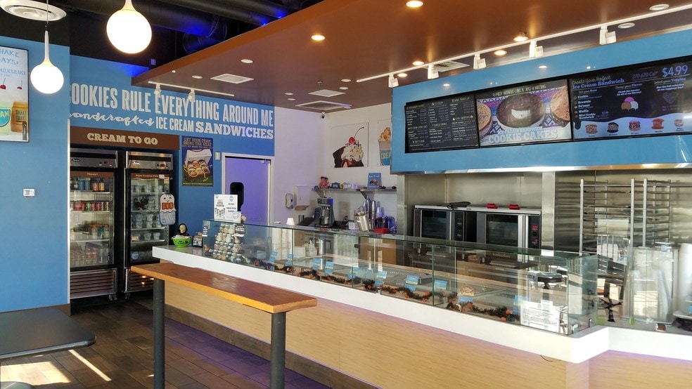 More Photos Of 960 Ontario Mills Dr, Ontario Restaurant For Lease