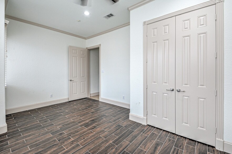 More Photos Of 1842 Snake River Rd, Katy Medical For Sale