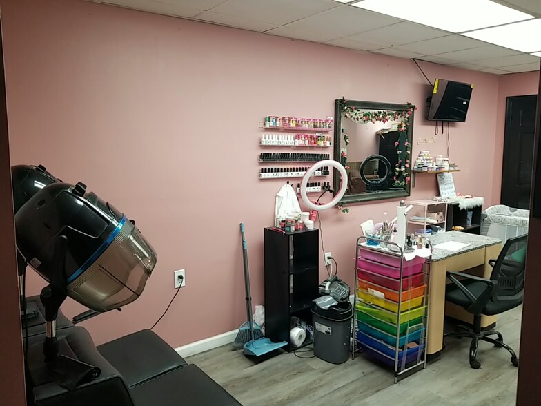 More Photos Of 4700 Stamp Rd, Marlow Heights General Retail For Lease