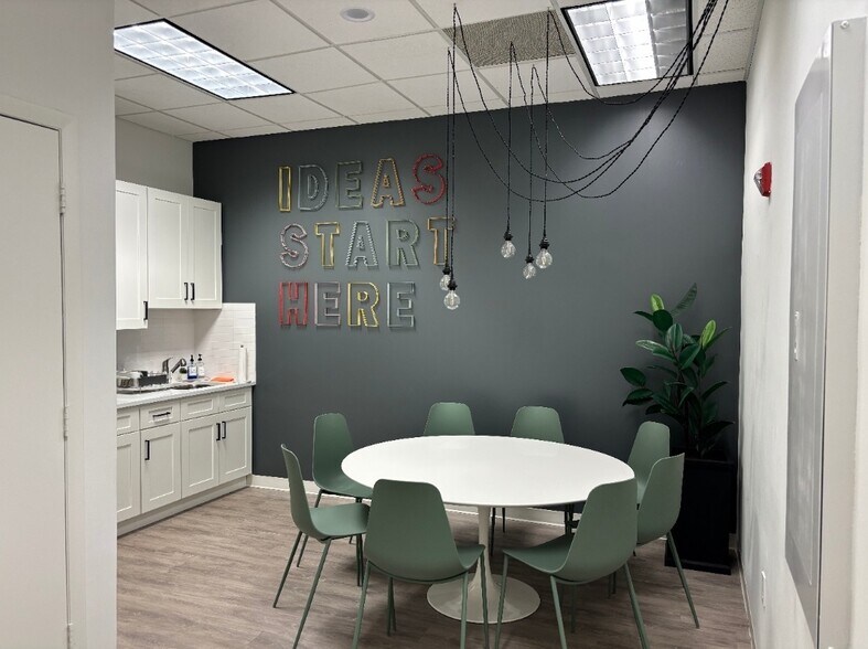 More Photos Of 2141 N Commerce Pkwy, Weston Office For Lease