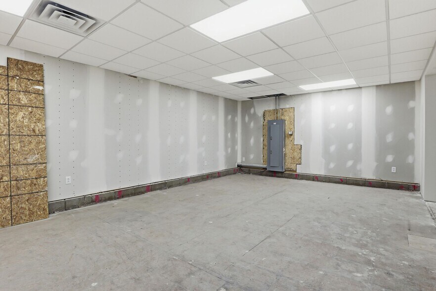 More Photos Of 211 W Ridge Rd, Rochester Storefront For Lease