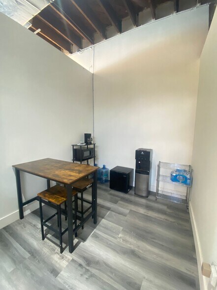 More Photos Of 12343-12345 W Dixie Hwy, North Miami Storefront For Lease