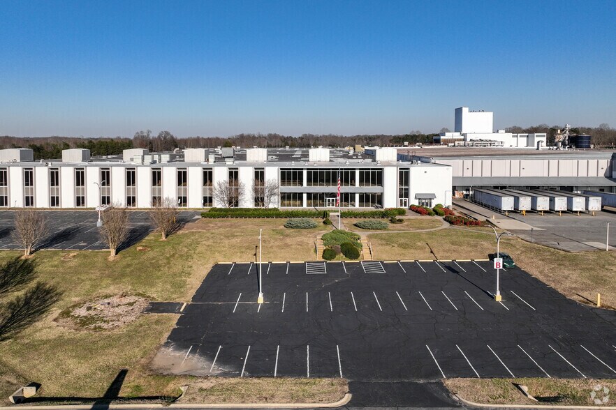 More Photos Of 90 Piedmont Industrial Dr, Winston-Salem Warehouse For Lease