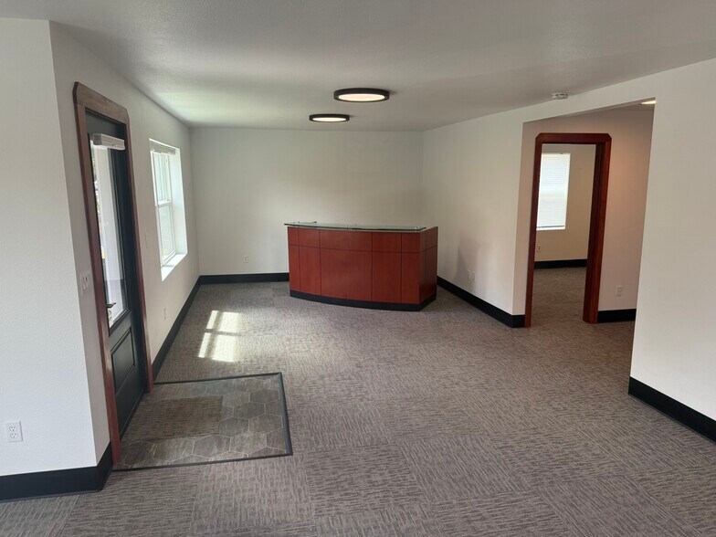 More Photos Of 345 Lincoln St SE, Salem Office For Lease