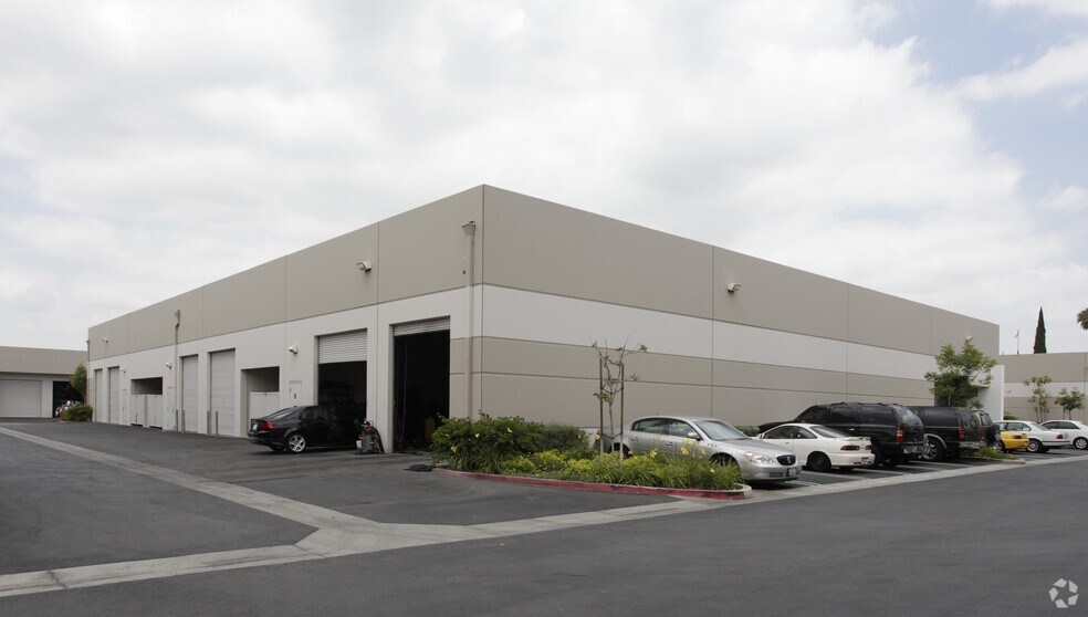 More Photos Of 825 N Shepard St, Anaheim Warehouse For Lease