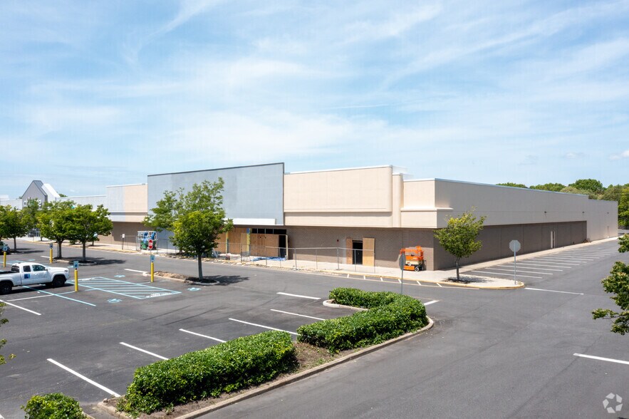 More Photos Of 5147-5151 Sunrise Hwy, Bohemia General Retail For Lease