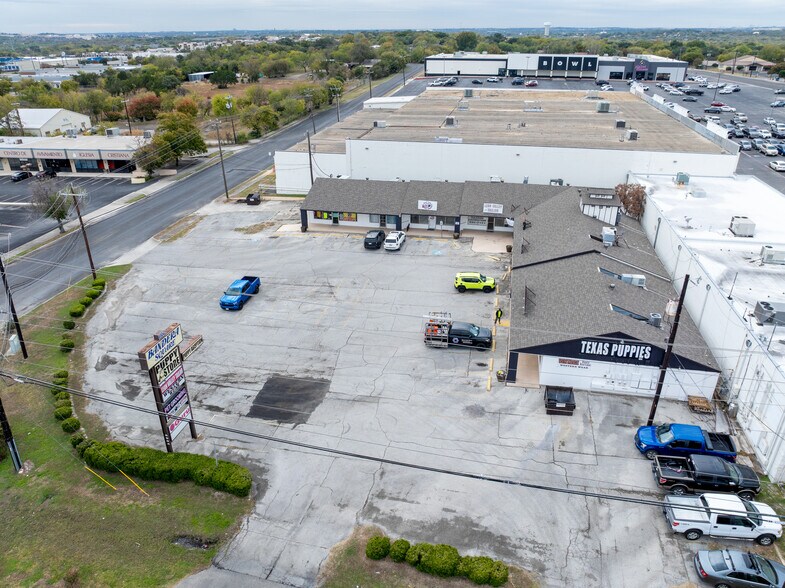 More Photos Of 6904- Bandera Rd, San Antonio Unknown For Lease