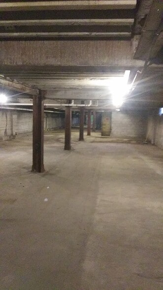 More Photos Of 228 E Washington St, Shelbyville Warehouse For Sale